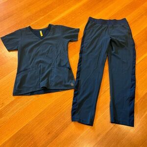 WONDERWINK Spread Good Cheer Scrub Set Size Small Top and Bottom Included Aero